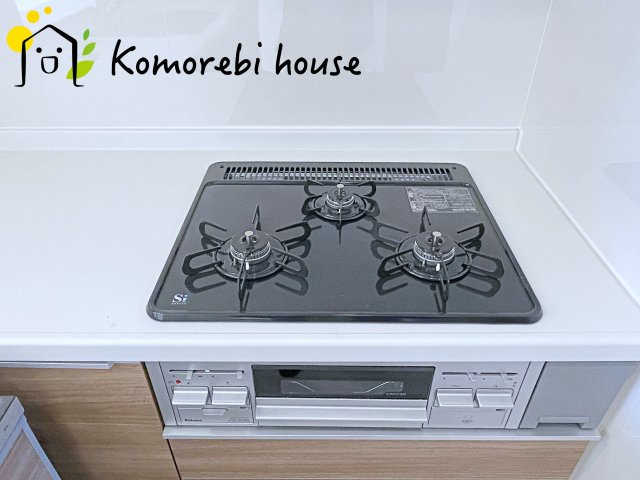 さいたま市北区宮原町4丁目　新築一戸建て　ブルーミングガーデン　01のキッチン|コンパクトなキッチンで掃除もラクラク