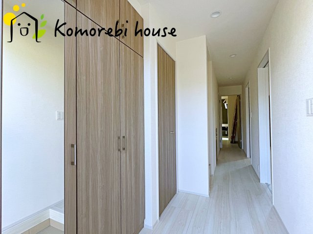 さいたま市北区宮原町4丁目　新築一戸建て　ブルーミングガーデン　01の玄関|明るい玄関です