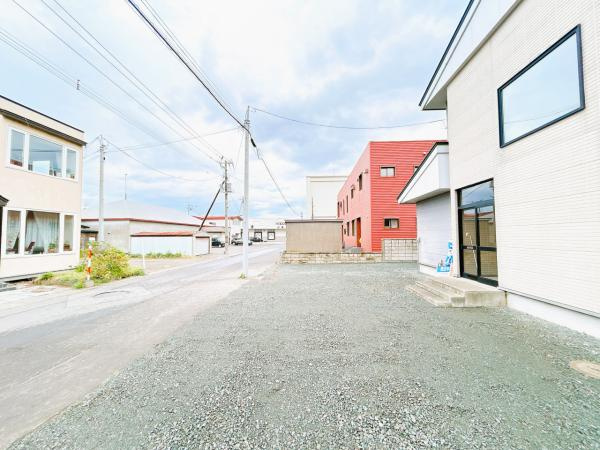 網走市北３条東１丁目７－３　中古売家の駐車場|【リフォーム前】駐車場です。車庫を壊して3台に拡張致しました。