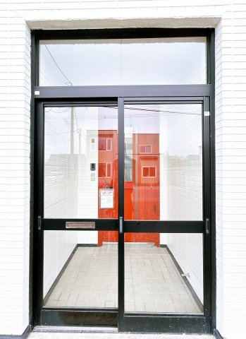 網走市北３条東１丁目７－３　中古売家の玄関|【リフォーム済】玄関外観です。こちらはクリーニング致しました。