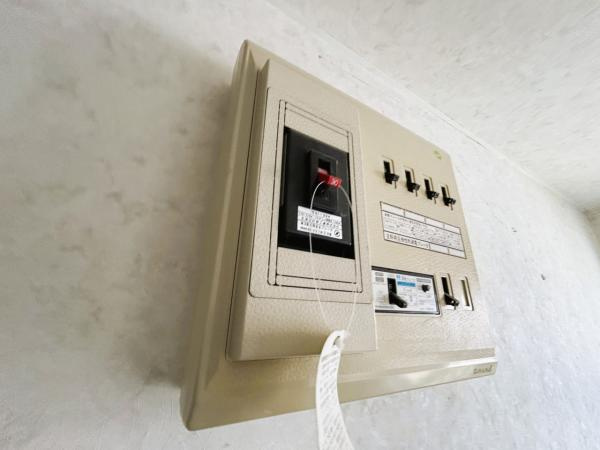 網走市北３条東１丁目７－３　中古売家の発電・温水設備|【リフォーム済】ブレーカーです。