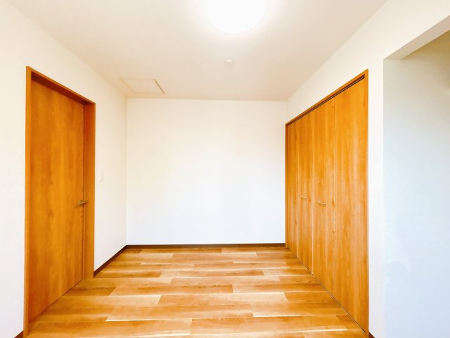 網走市北３条東１丁目７－３　中古売家の和室|【リフォーム済】1階南側6帖和室別アングルです。