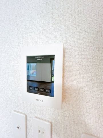 網走市北３条東１丁目７－３　中古売家の収納|【リフォーム済】モニター付インターホンです。外出している際に、だれが訪問されたかわかるのは安心ですね。