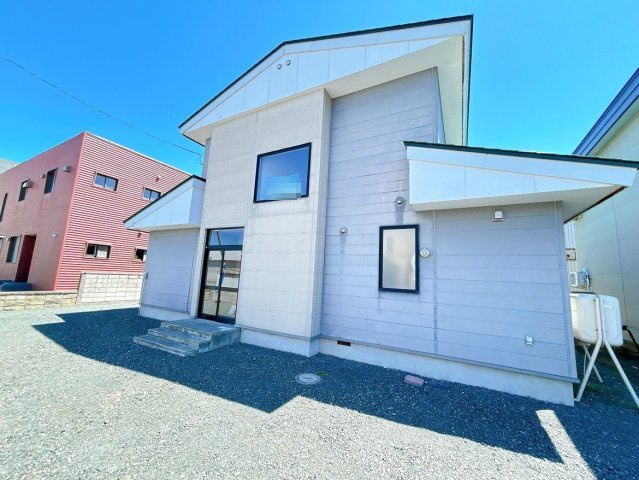 網走市北３条東１丁目７－３　中古売家の外観|【リフォーム前】外観別アングルです。外壁屋根塗装予定です。