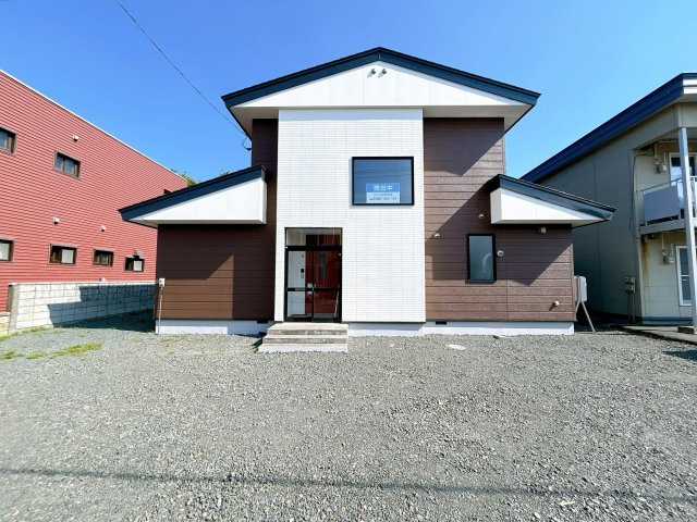 網走市北３条東１丁目７－３　中古売家の外観|【リフォーム済】外観別アングルです。外壁屋根塗装予定です。