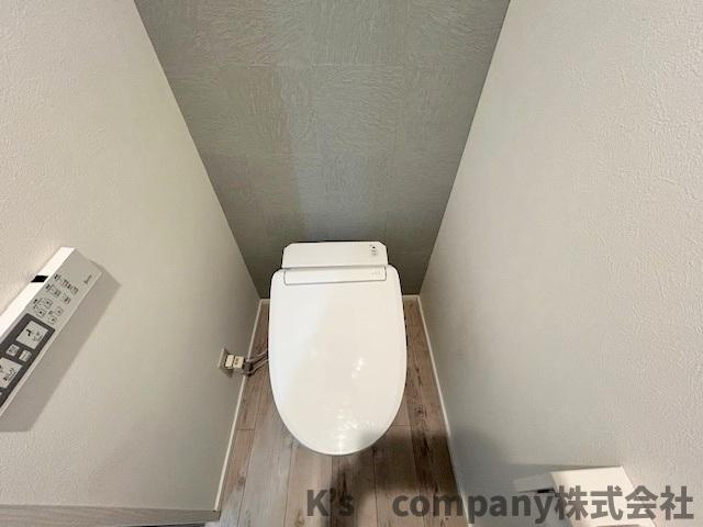 ◎藤沢市片瀬海岸1丁目　ライオンズタワー片瀬江ノ島のトイレ|アクセントクロスのあるおしゃれなトイレ◇