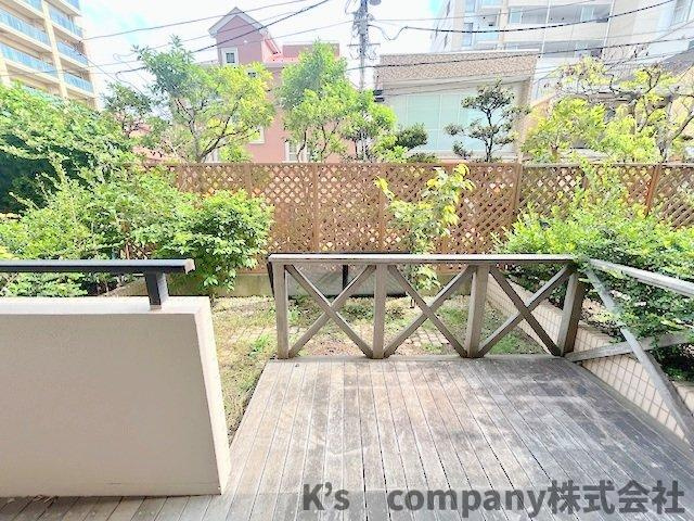 ◎藤沢市片瀬海岸1丁目　ライオンズタワー片瀬江ノ島の庭|テラスの先には専用庭付き◇植栽などを楽しめます♪