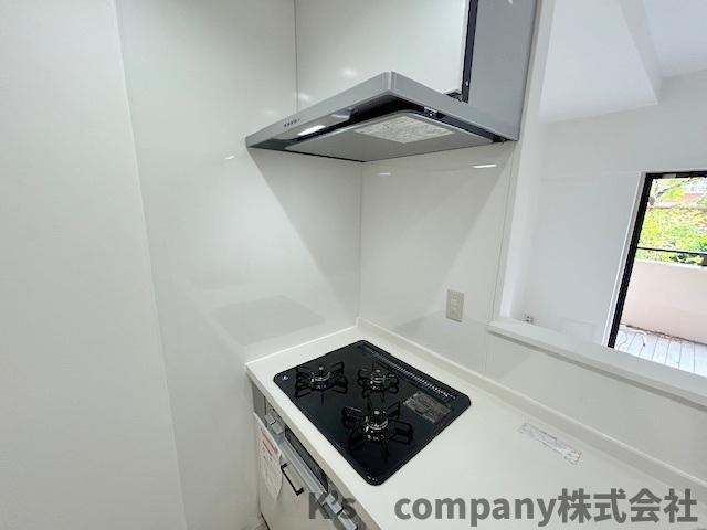 ◎藤沢市片瀬海岸1丁目　ライオンズタワー片瀬江ノ島のキッチン|三口ガスコンロでお料理の幅が広がります◇