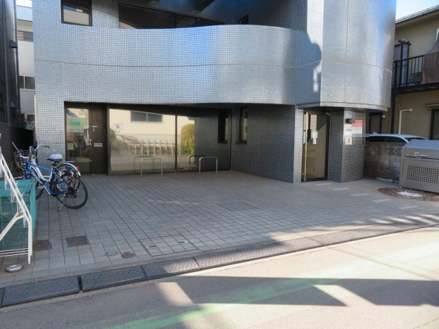 所沢市喜多町の店舗事務所の外観