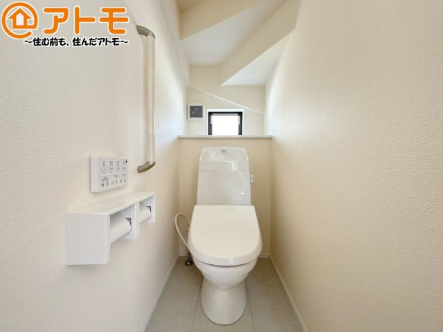 【トイレ】 | 駿河区向敷地14期　新築戸建　D号棟 | 年代を問わず使いやすい洗浄機能付きのトイレ♪肌への負担をも減らせるのでお子様の敏感なお肌も安心！
