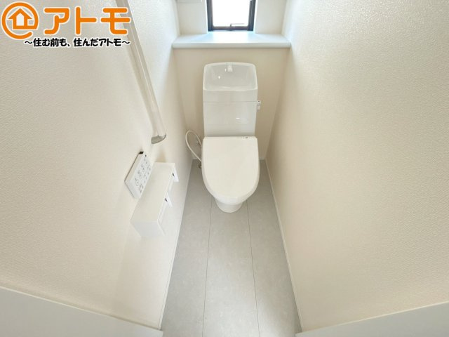 【トイレ】 | 駿河区向敷地14期　新築戸建　D号棟 | 毎日使うトイレだからこそ機能性を重視したいですよね！温水洗浄便座で快適な時間をお過ごしください♪