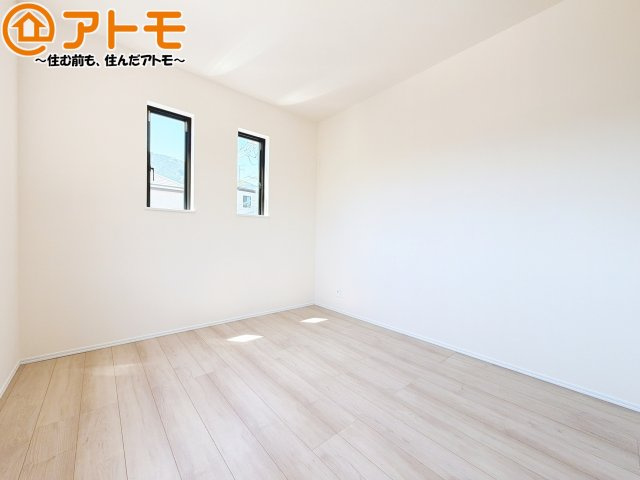 【子供部屋】 | 駿河区向敷地14期　新築戸建　B号棟 | 壁と床がシンプルな色合いだからこそ自分だけの空間を作れます♪お部屋作りのイメージは順調でしょうか♪