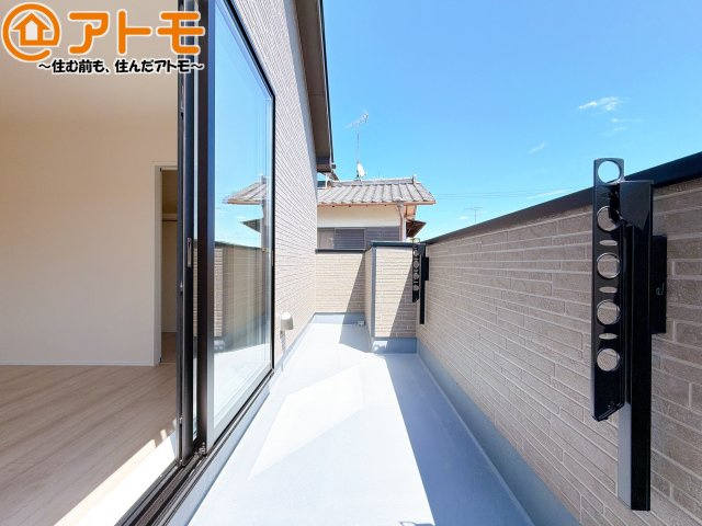 【バルコニー】 | 駿河区向敷地14期　新築戸建　B号棟 | 陽当りの良いバルコニーはお洗濯物はもちろんお布団もふかふかになります♪