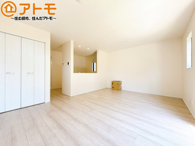 【居間・リビング】 | 駿河区向敷地14期　新築戸建　B号棟 | 家族団らんのイメージは、リビングを思い浮かべませんか？リビングこそ広々としたお部屋が良いですね♪