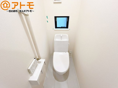 【トイレ】 | 駿河区向敷地14期　新築戸建　C号棟 | 手すり付きで使いやすいユニバーサルなトイレです♪