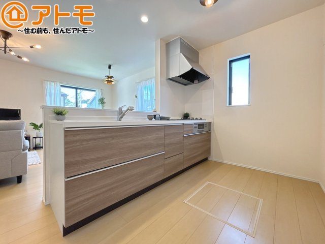 【キッチン】 | 駿河区向敷地14期　新築戸建　C号棟 | 対面式のキッチンはリビングを見渡すことができるので安心♪家族の会話も増えそうですね♪