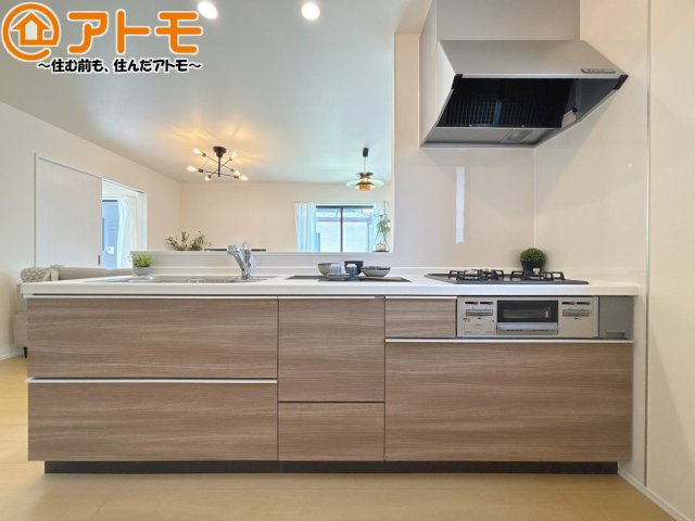 【キッチン】 | 駿河区向敷地14期　新築戸建　C号棟 | 大容量システムキッチン♪お料理スペースやシンク広々！毎日の家事をしっかりサポート♪