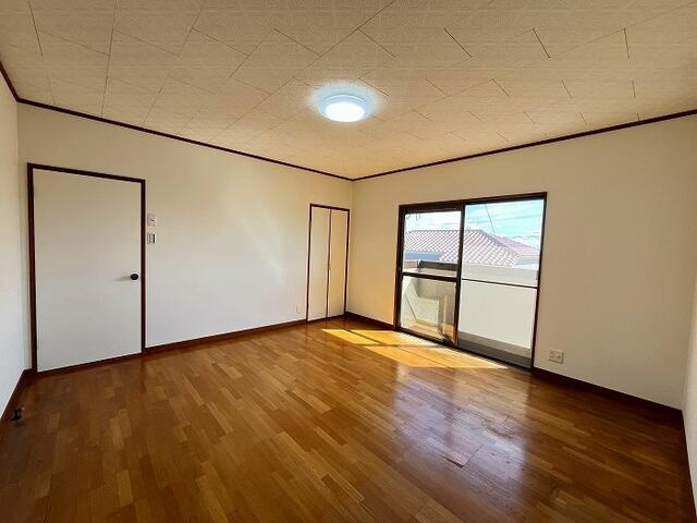 瀬戸市西山町２丁目の洋室