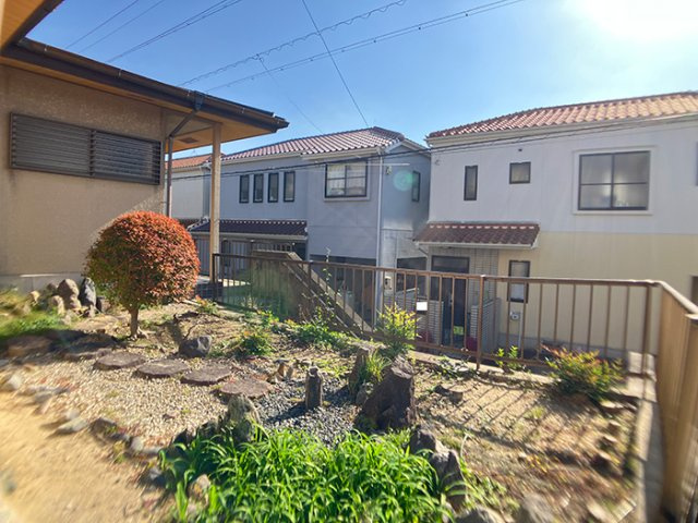 瀬戸市西山町２丁目の庭