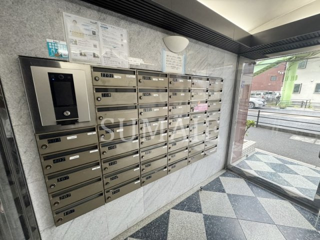 戸田公園ステイタスのエントランス|集合郵便受けです