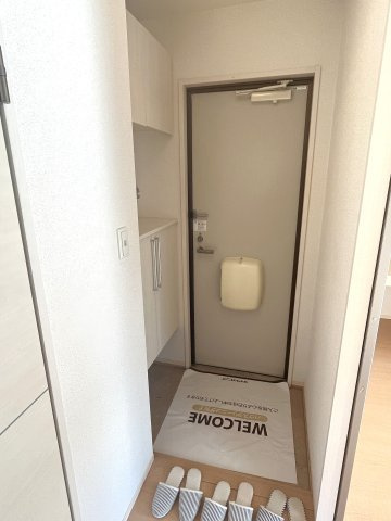 フルール・プリムヴェール Bの玄関