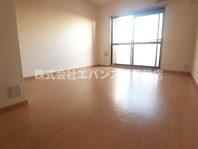 【居間・リビング】 | ラッキーベル鈴幸Ｂ | ゆったり過ごせるリビングです