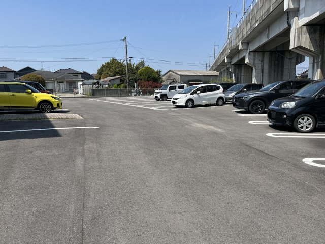 アベニール新八代の駐車場