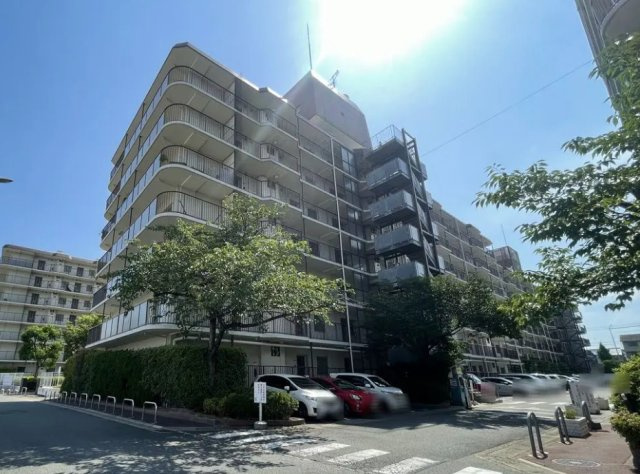 コトーハイツ伏見稲荷Ｃ棟の外観