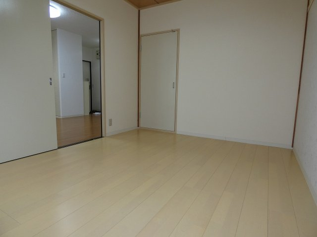 岡山市東区西大寺中１丁目のアパートの洋室