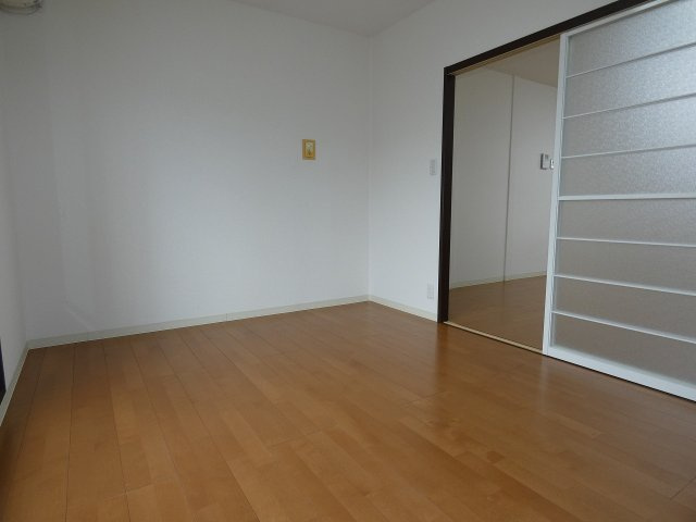 岡山市東区西大寺中１丁目のアパートの洋室