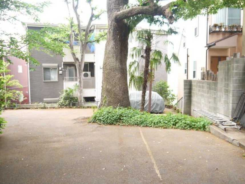 ドミナーレサクマ　パイク無料　SOHO使用可　専用庭の駐車場