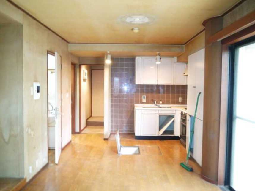 ドミナーレサクマ　パイク無料　SOHO使用可　専用庭の居間・リビング