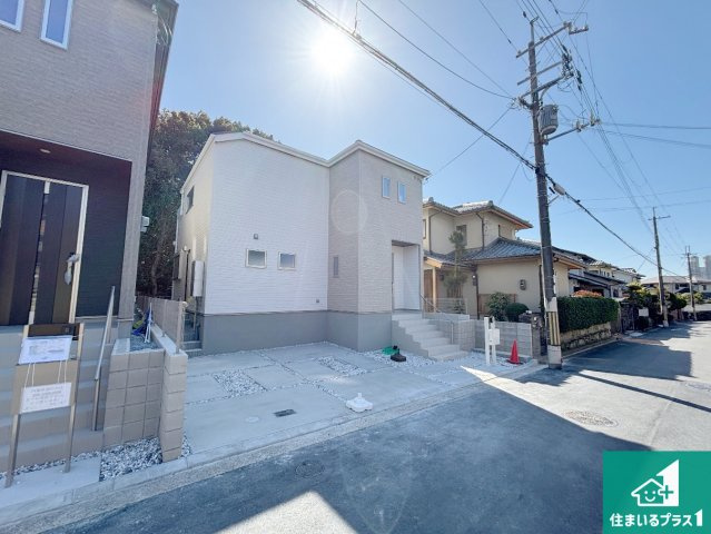 1日(土)2日(日)現地見学可能！　枚方市楠葉野田　全4邸の前面道路含む現地写真|周辺は閑静な住宅街！前面道路広々で車の出し入れも便利です。駐車が苦手な方でも安心して車庫入れできます！