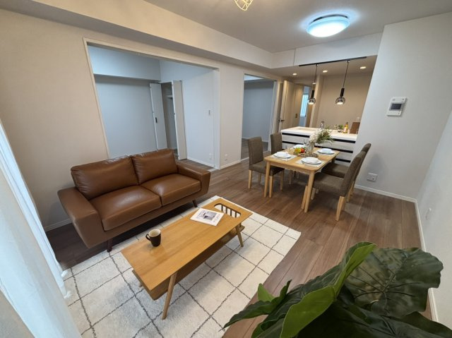 【居間・リビング】ココタウンヒルトップマリーナ 