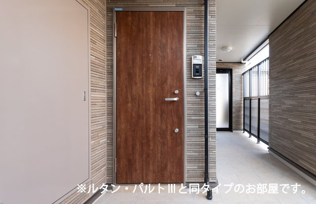 セキュリティ・アパートメントⅡの玄関