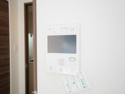 【セキュリティ】 | エスリード本町レジデンス | モニター付きインターホンです