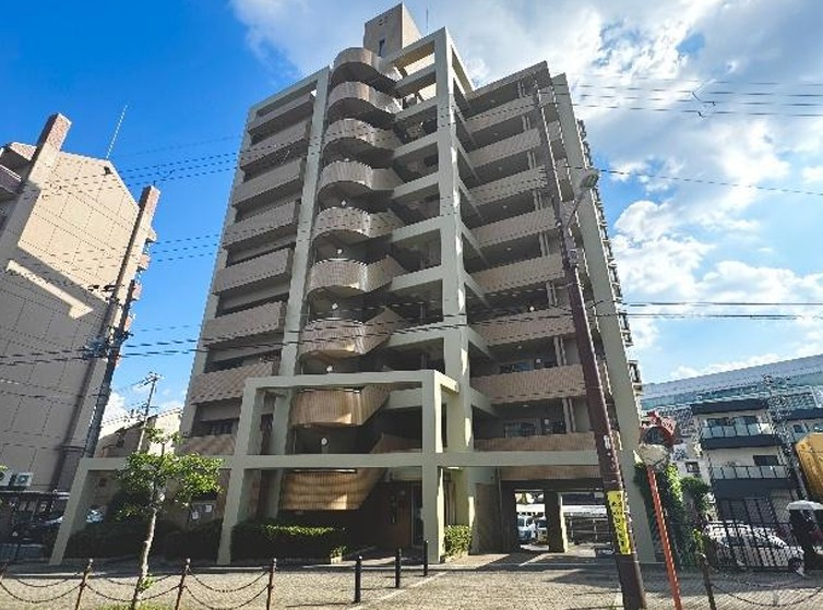 枚方ロジュマン天の川の外観|新しい生活にいかがでしょうか？外観はお住まいの顔になります。こだわりたいポイントですね。水回りリフォームやリノベーションも承ってます。
■現地見学・資金計画相談・住宅ローン相談もお問合せ受付中■