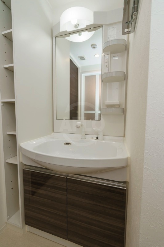 M:COURT靭公園（エムコート靭公園）の洗面所|M:COURT靭公園（エムコート靭公園）　独立洗面台