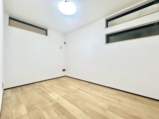 【TOKYO BASE】中野区南台2丁目　新築戸建の洋室|白を基調としたお部屋は光を反射するため、お部屋が明るく美しく見えますね！

現地ご見学希望・資料請求などお気軽にお問い合わせ下さい！
03-5990-5201