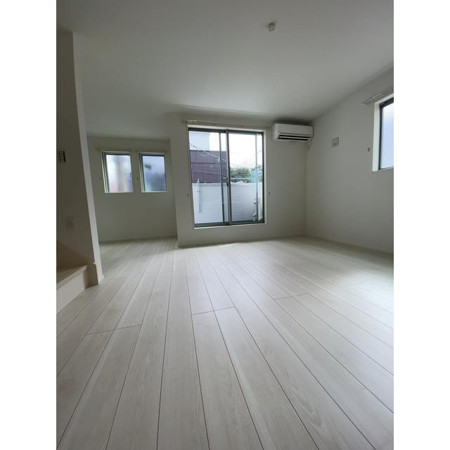 さいたま市南区大字太田窪の一戸建ての居間・リビング