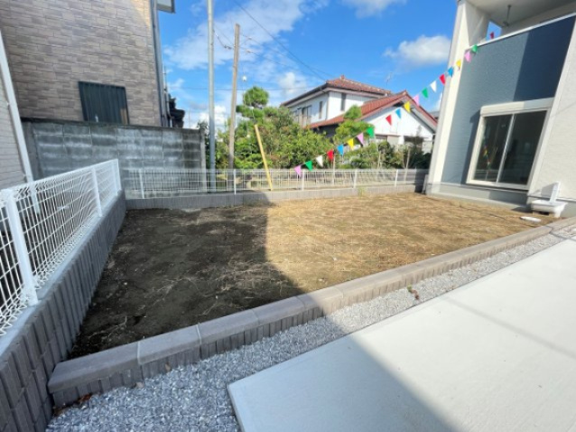 新築戸建・新築建売　伊勢崎市長沼町【長期優良住宅】豊受小・第四中の庭|ガーデニングを楽しんだり、外用品・タイヤ等を収納する物置を置くなど自由自在◎