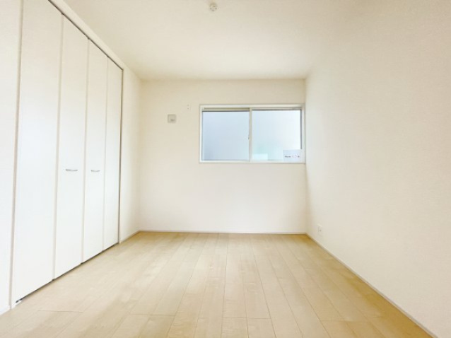 新築戸建・新築建売　伊勢崎市長沼町【長期優良住宅】豊受小・第四中のキッチン|3口コンロなのでご飯を作りながらお弁当のおかずも作れて便利！