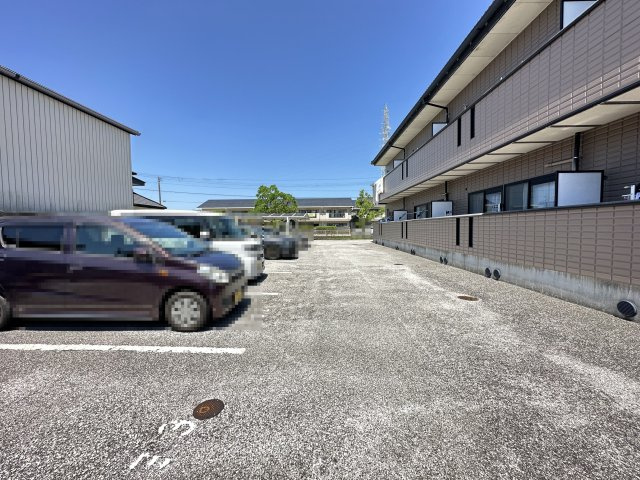ミルキーハウス 南棟の駐車場