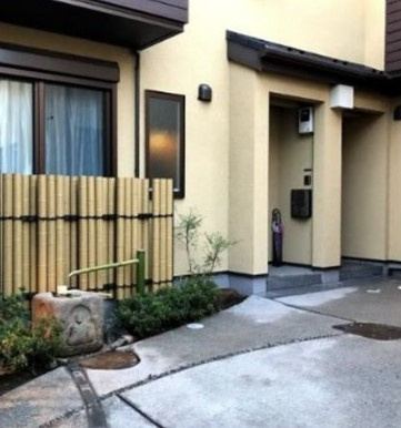 【エントランス】 | リトルヒルIIJIMA