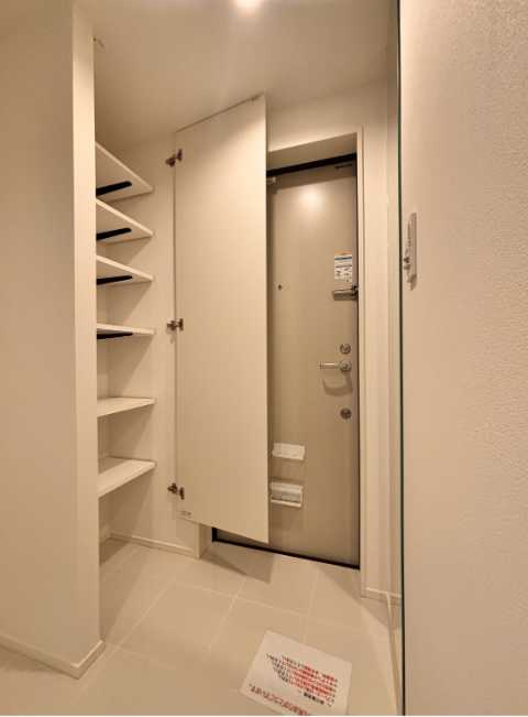 ReveResidence三軒茶屋　ペット相談　新築　デザイナーズ　角部屋の玄関