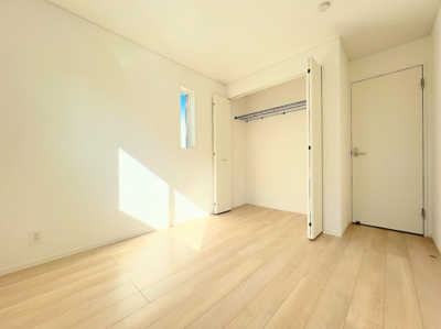 【洋室】 | ◆◇横浜市緑区三保町　新築戸建　2号棟◇◆ | ◆その邸が魅せる、気品・上質・重厚感・極細やかさ、そのすべては訪れた者に安らぎと品性を与える特別な空間です。ここに住むからこそ意味がある。すべての（始まり）をここから迎えます。