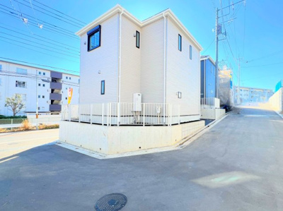 【外観】 | ◆◇横浜市緑区三保町　新築戸建　2号棟◇◆ | ◆前面道路も幅員があり車の運転も安心！前面道路は閑静な住宅地。車通りの少ない道路です。お子様にも安心です。