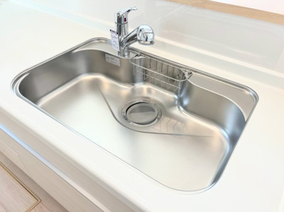 【キッチン】 | ◆◇横浜市緑区三保町　新築戸建　1号棟◇◆ | ◆広々したキッチンシンク。洗い物が多い時にも快適にご利用いただけます。