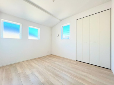 【洋室】 | ◆◇横浜市緑区三保町　新築戸建　1号棟◇◆ | ◆柔らかい陽光が差し込む明るいお部屋を演出する設計。彩光の取れる窓が気持ちの良いお部屋を創り上げます。