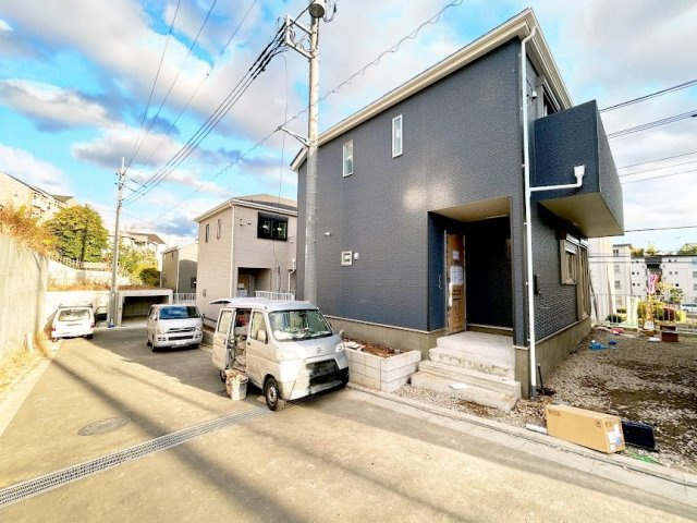 【外観】 | ◆◇横浜市緑区三保町　新築戸建　1号棟◇◆ | ◆爽やかな青空の下に贅沢なほどに降り注ぐ陽光、豊かな居住性と、クオリティが見事に調和した住空間は、住まうことの喜びを感じさせてくれます。ゆとりある広い敷地で開放的なお住まいです。